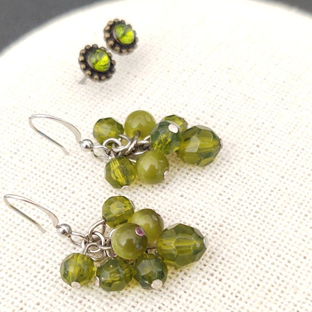 Pair of green glass earrings - Picture 5 of 7